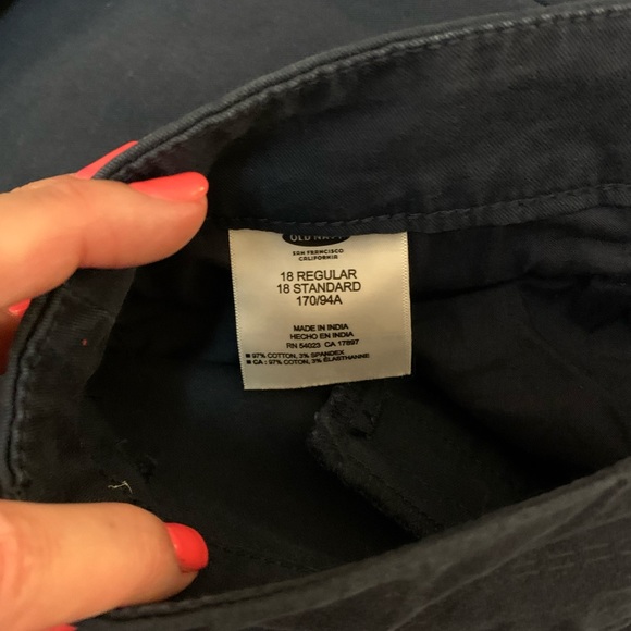 Old Navy ankle length Pixie pants - Picture 4 of 6